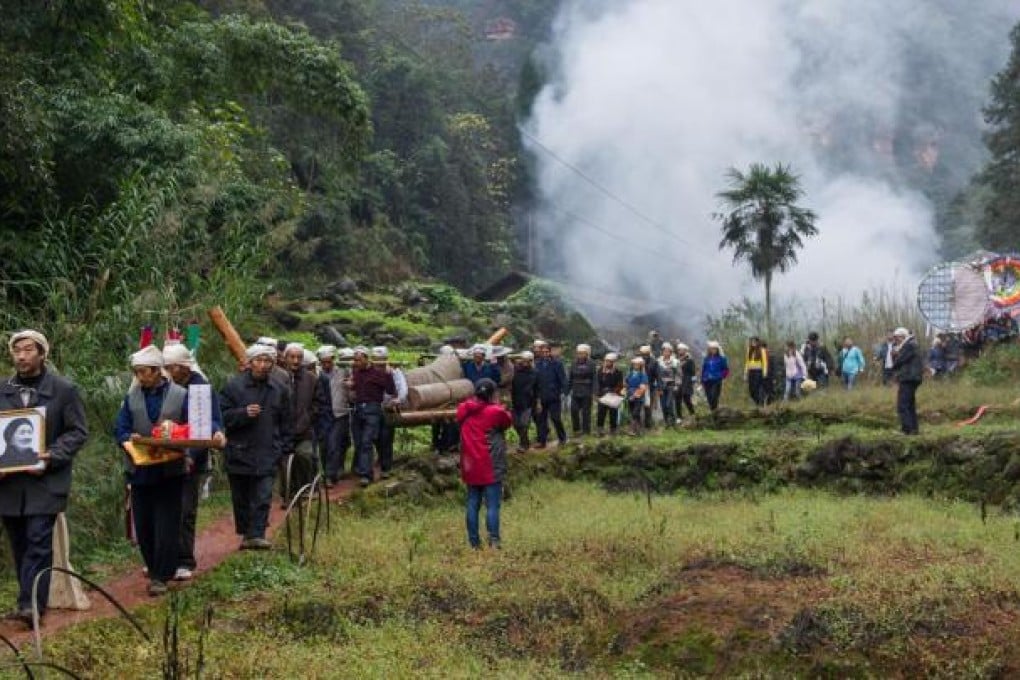 The funeral of Xu Chaoqing is held near the "Ladder of Love" in Changle Village of Chongqing.