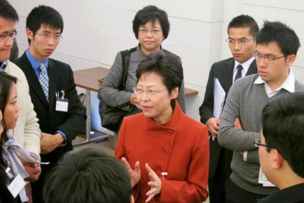 Lam meets Hong Kong students in London. Photo: SCMP
