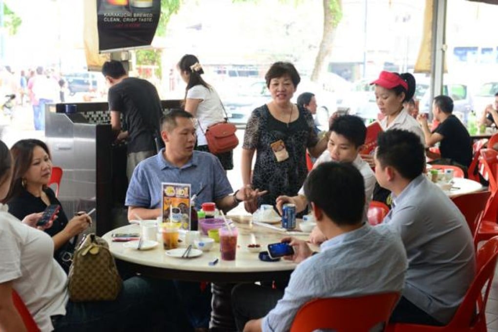 Diners pack the Sun Hong Muk Koot Teh on Medan Imbi.