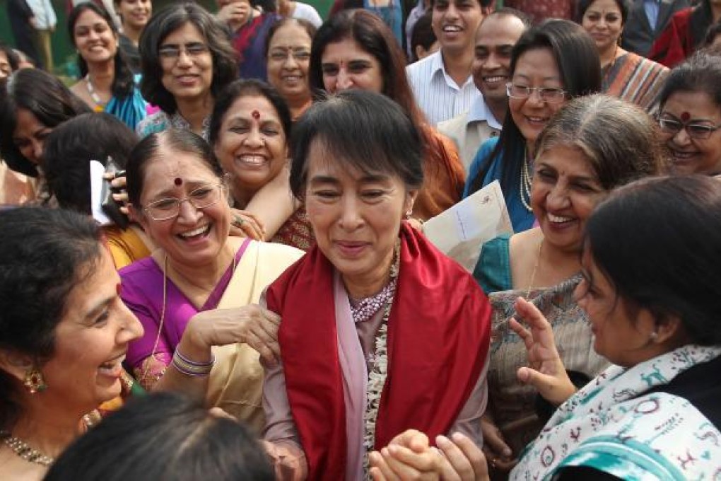 Aung San Suu Kyi returns to her alma mater. Photo: Xinhua