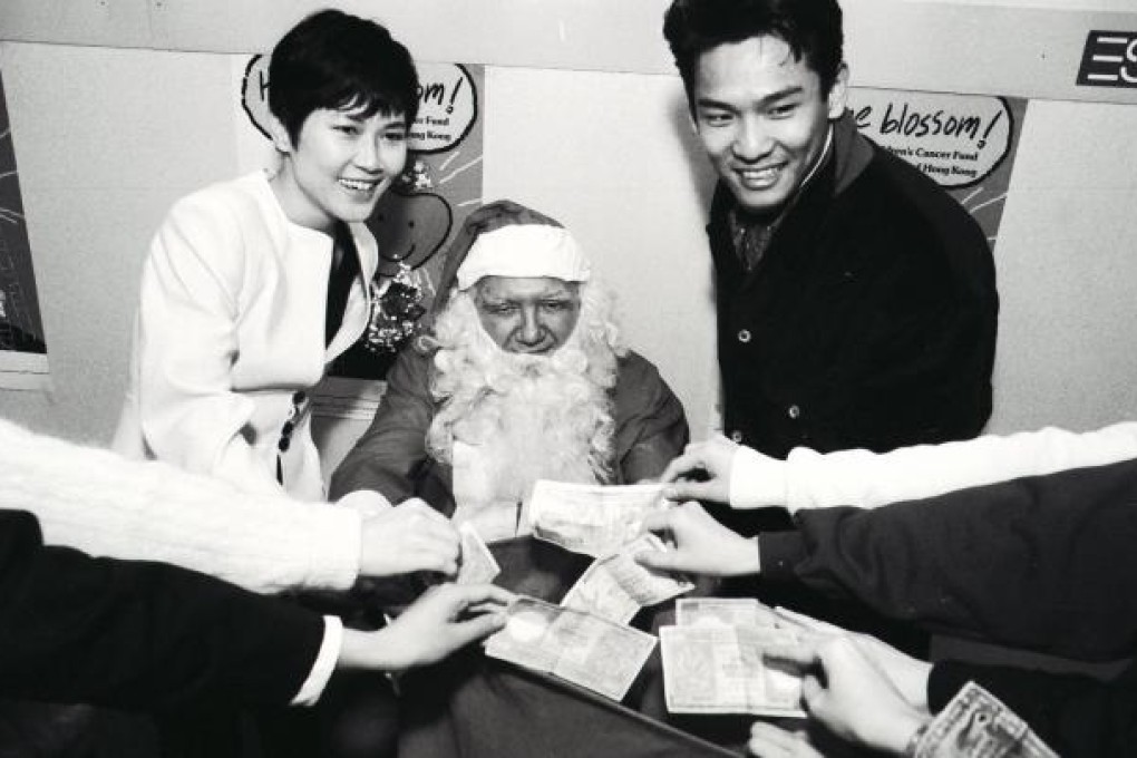 Singers Elisa Chan Kit-ling and Alex To Tak-wai help launch the second Operation Santa Claus in 1989, the year the South China Morning Post came on board. Photo: SMP