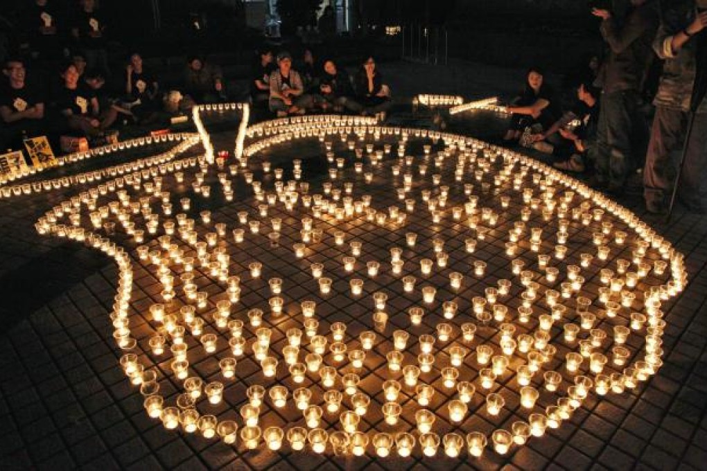 Hundreds of Apple Daily staff in Taipei gathered on Friday to call for guarantees over jobs and independent news coverage. Photo : EPA