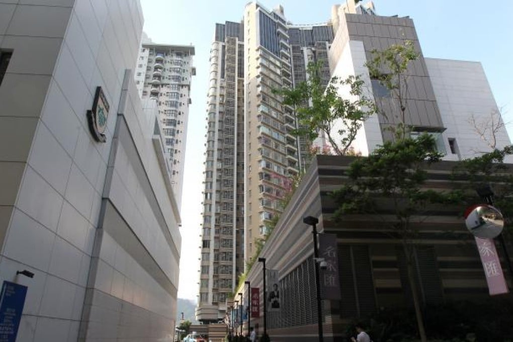 Union Hospital (left) and the adjascent luxury residential property, Hill Paramount, in Sha Tin. Photo: K.Y. Cheng