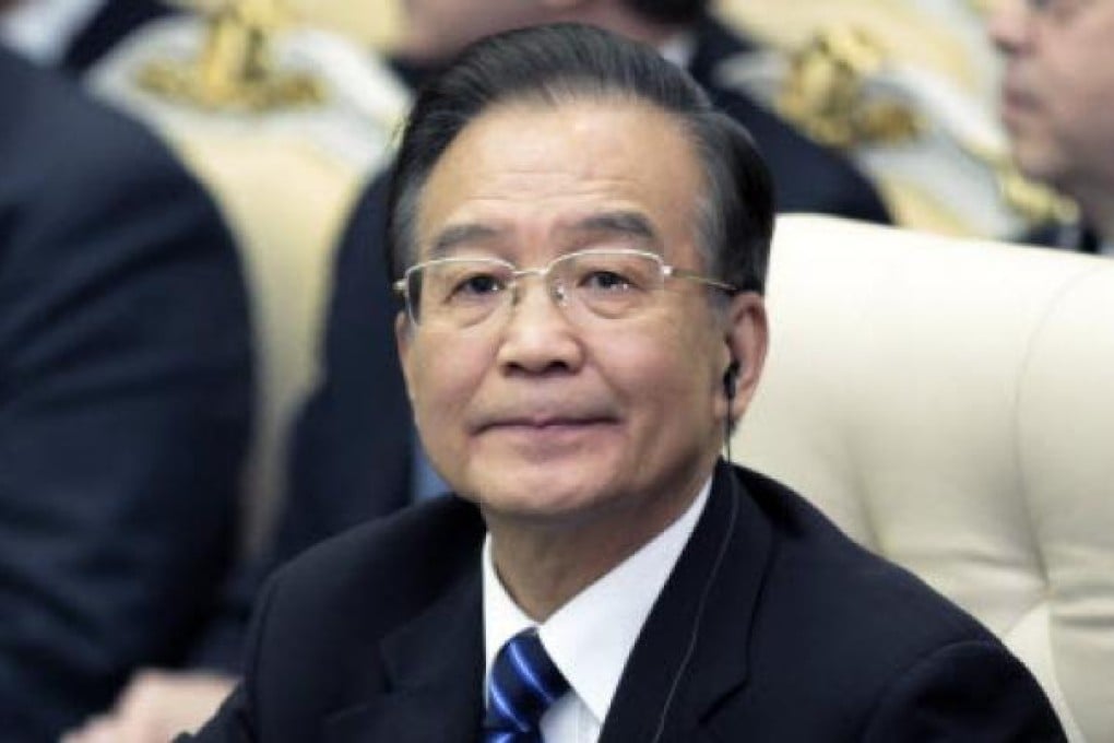 A farmer in Yunnan province was arrested on Monday after she knelt in front of Premier Wen Jiabao’s motorcade w in September.Photo:EPA