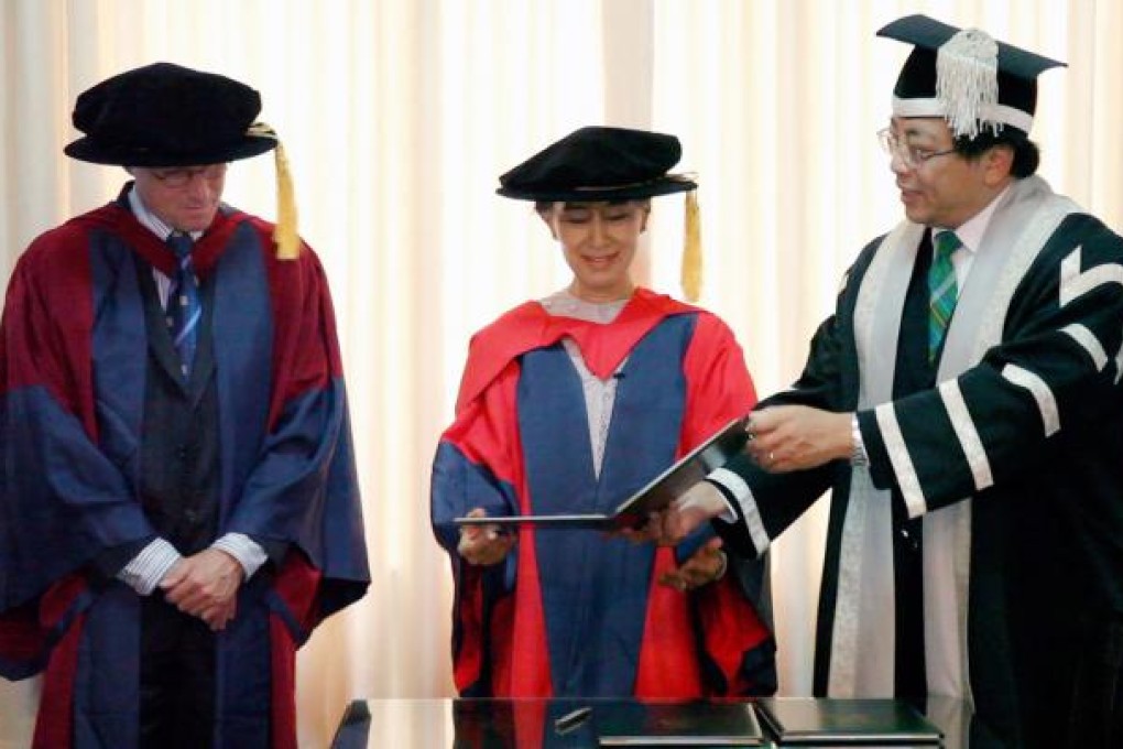 HKU’s Professor Ian Holliday (left) and Vice-Chancellor Professor Lap-Chee Tsui with Aung San Suu Kyi
