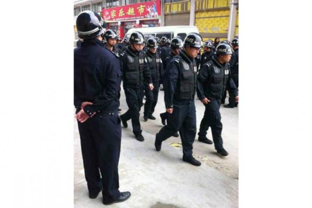 Police prepare to disperse protestors. Photo: SCMP