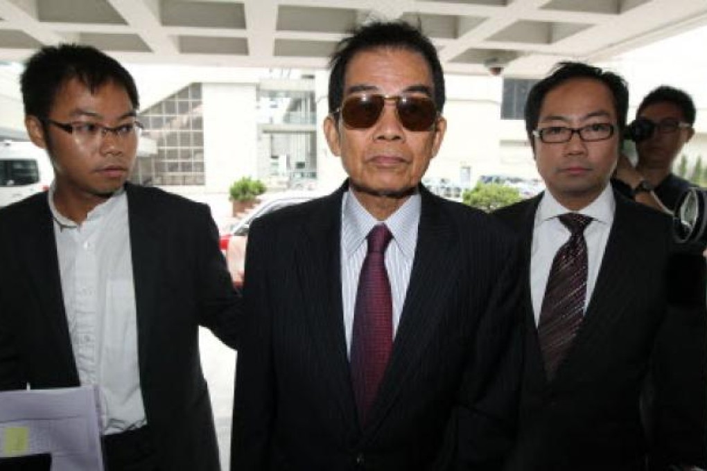 Brian Kan Ping-chee (centre) outside the High Court.
