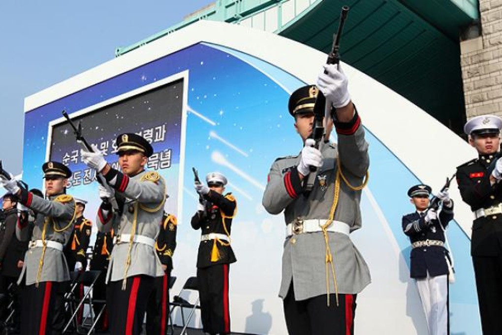 South Korean soldiers mark the second anniversary of the shelling on Yeonpyeong island in Seoul on Friday. Photo: Xinhua
