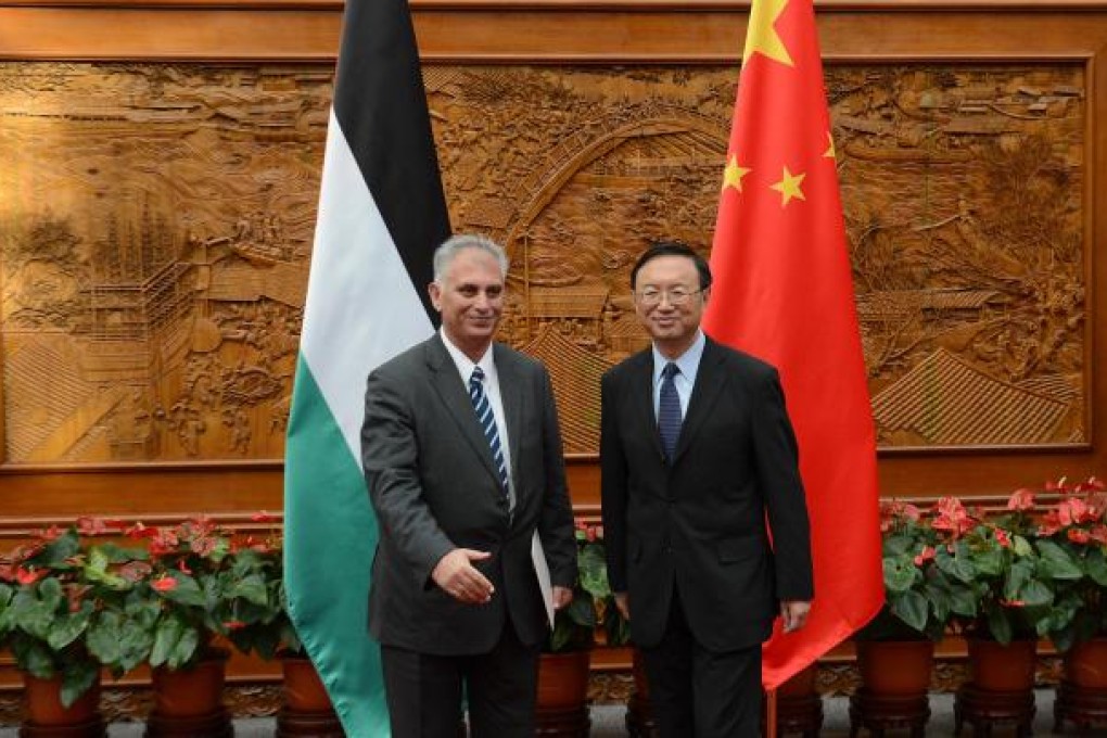 Bassam al-Salhi (left), general secretary of the Palestinian People's Party, meets Chinese Foreign Minister Yang Jiechi during their meeting at the Foreign Ministry building in Beijing. Photo: AFP