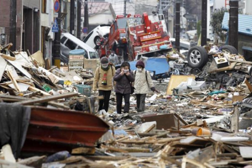 Kamaishi residents look for their houses following the March 2011 earthquake and tsunami. Photo: Reuters