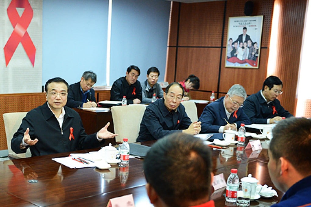 Vice-Premier Li Keqiang (left) meets with representatives of HIV/Aids in Beijing on Monday. Photo: Xinhua