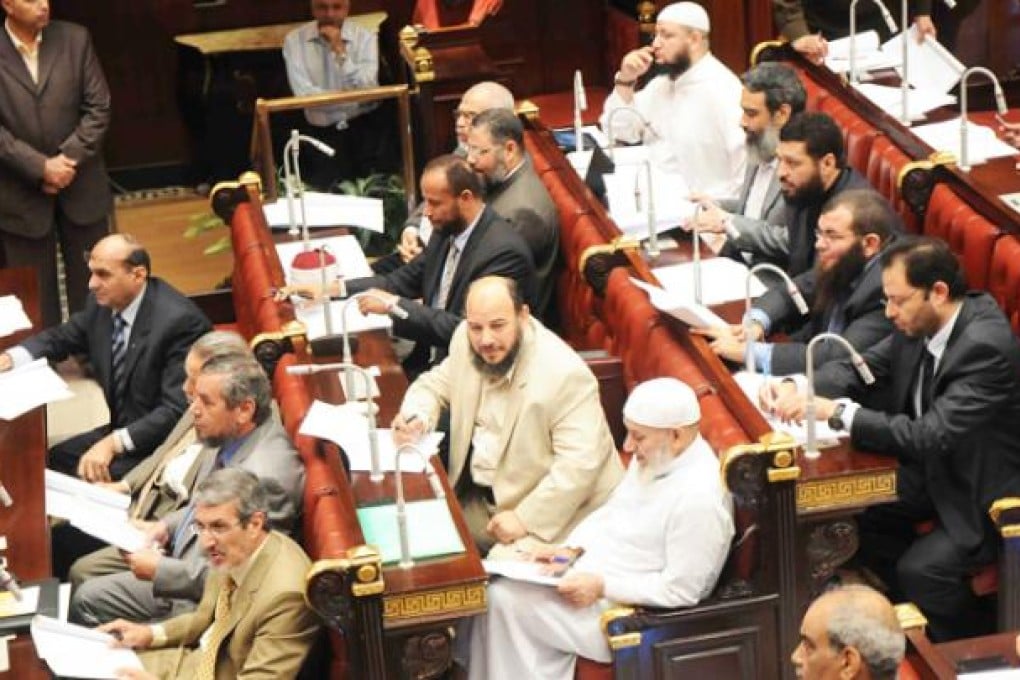 Members of Egypt's Constitutional Assembly discuss a new draft constitution during the voting session at the Shoura Assembly in Cairo on Thursday. Photo: Xinhua