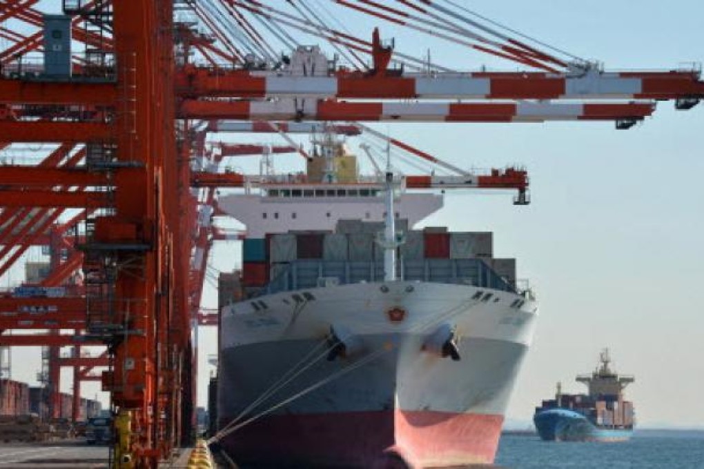 Container ships arrive at a pier in Tokyo Bay on November 21, 2012. Photo: AFP