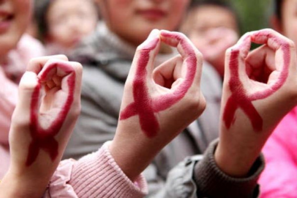 Students with painted hands participate in an event to mark World Aids Day at the No.1 Middle School in Maanshan City, Anhui province, on Friday. Photo: Xinhua