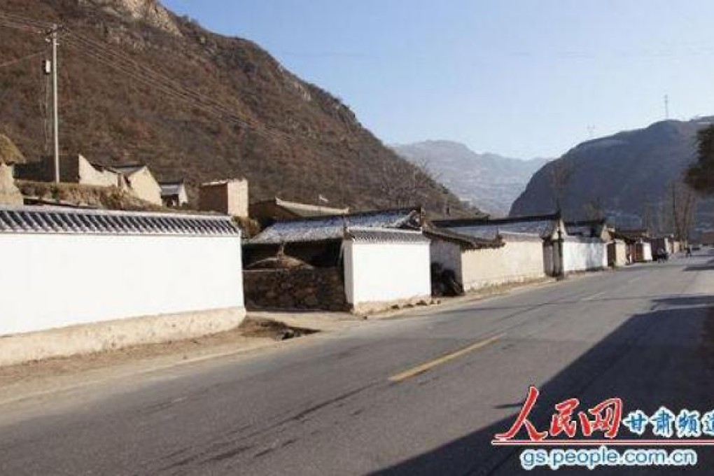 Walls separating the main road from Zhang county's villages. Photo: Screenshot from People's Daily