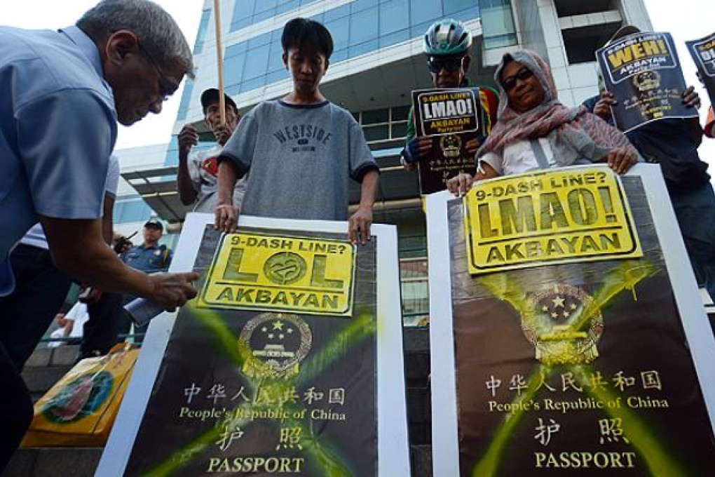 Protesters hold anti-China banners at the Chinese consul in Manila. Photo: AFP