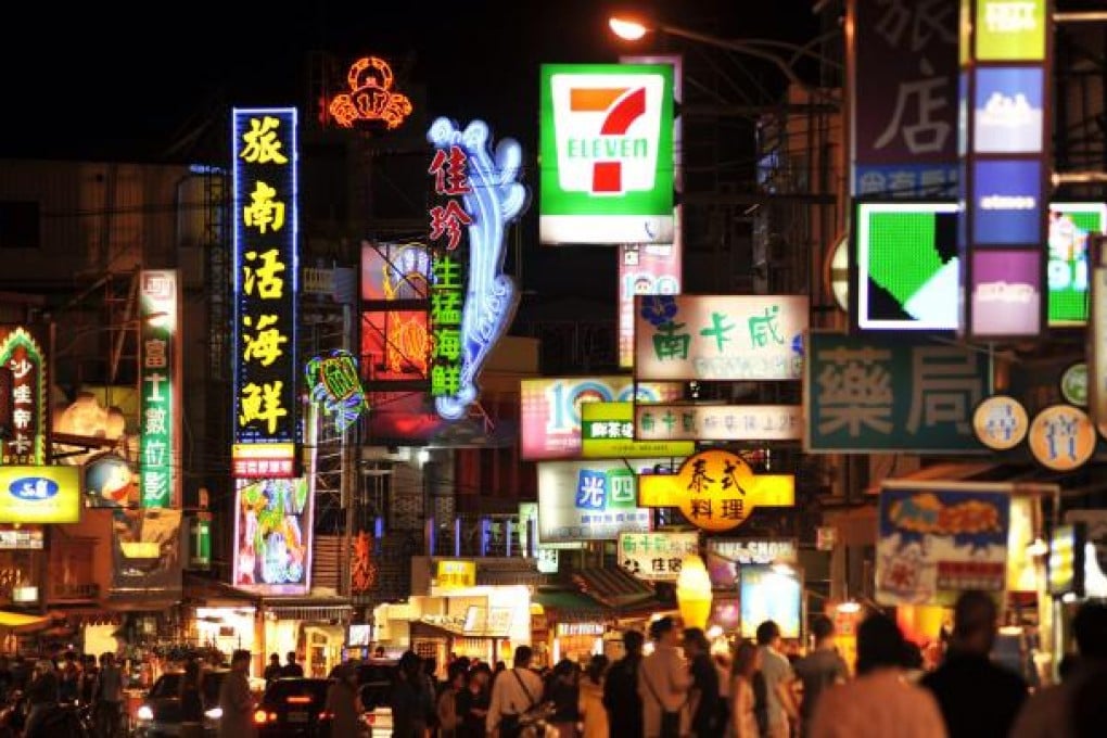 Kenting Road by night frog eggs on sale. Photo: Chris Stowers