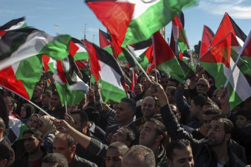 Supporters of Palestinian President Mahmud Abbas celebrate during a welcome ceremony upon his return to the West Bank. Photo: EPA