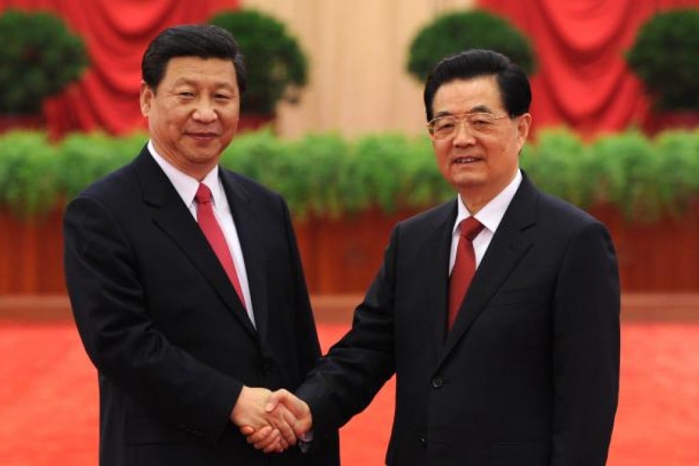 Hu Jintao (right) shakes hands with Xi Jinping as they meet with delegates. Photo: Xinhua