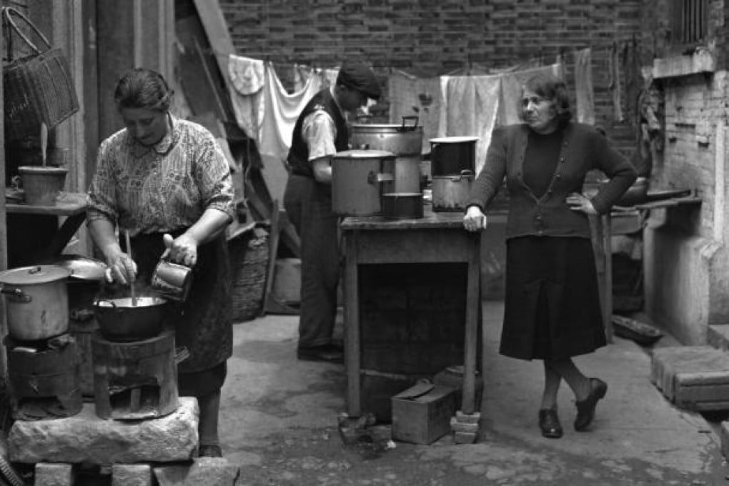 The community kitchen in a Jewish refugee camp, Shanghai, 1946. Photo: Corbis