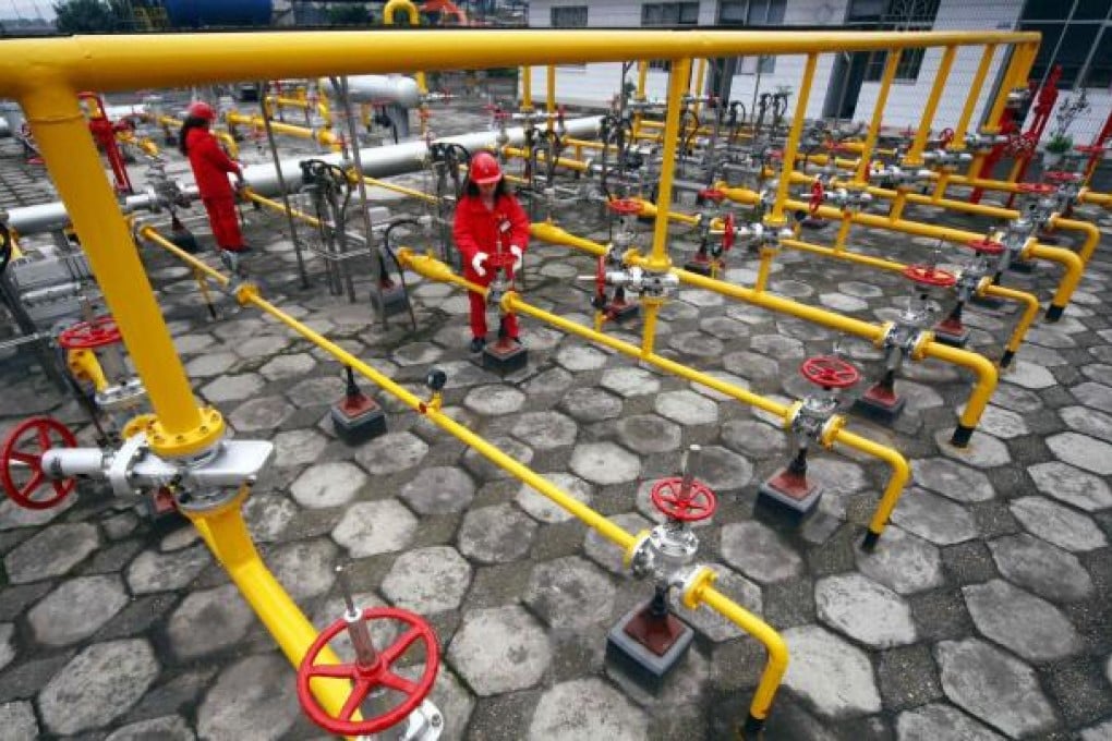 China National Petroleum Corp workers do checks at a gas refinery in Suining, Sichuan. Photo: Reuters