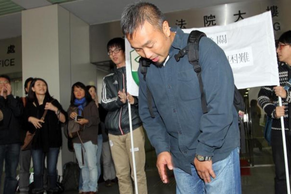 Former Apple Daily photographer Gary Sing thanks supporters after being cleared of assault at Eastern Court. Photo: May Tse