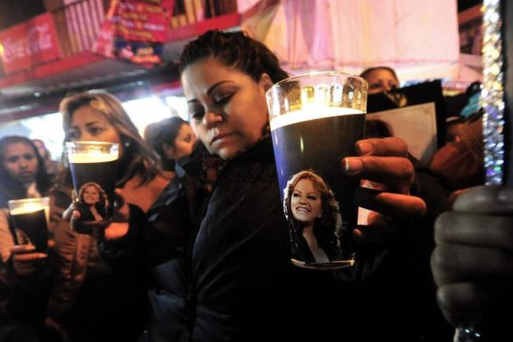 Fans of Jenni Rivera at a vigil in Monterrey, Mexico. Photo: EPA