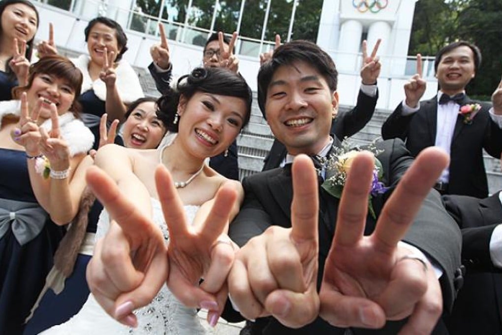 Jon Lau and Winky Shum at Cotton Tree Drive Marriage Registry on Wednesday. Photo: Sam Tsang