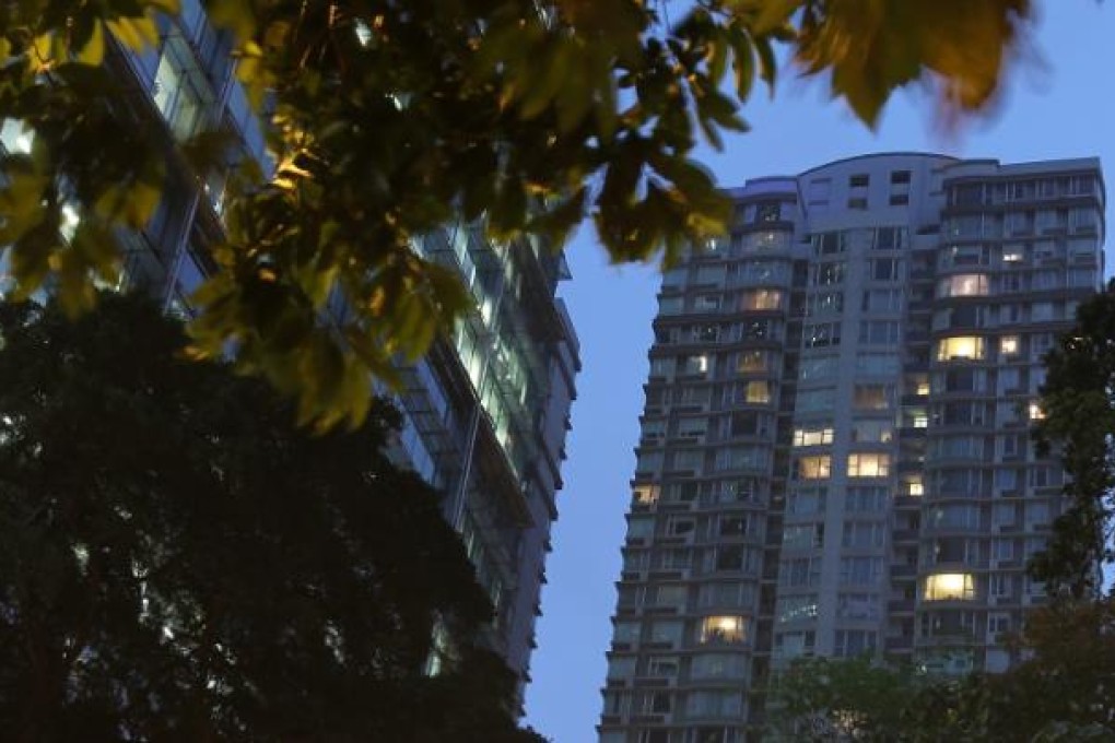 PROPERTIES NEAR HONG KONG ISLAND'S BUSINESS AREAARE AN ATTRACTION TO INVESTORS.