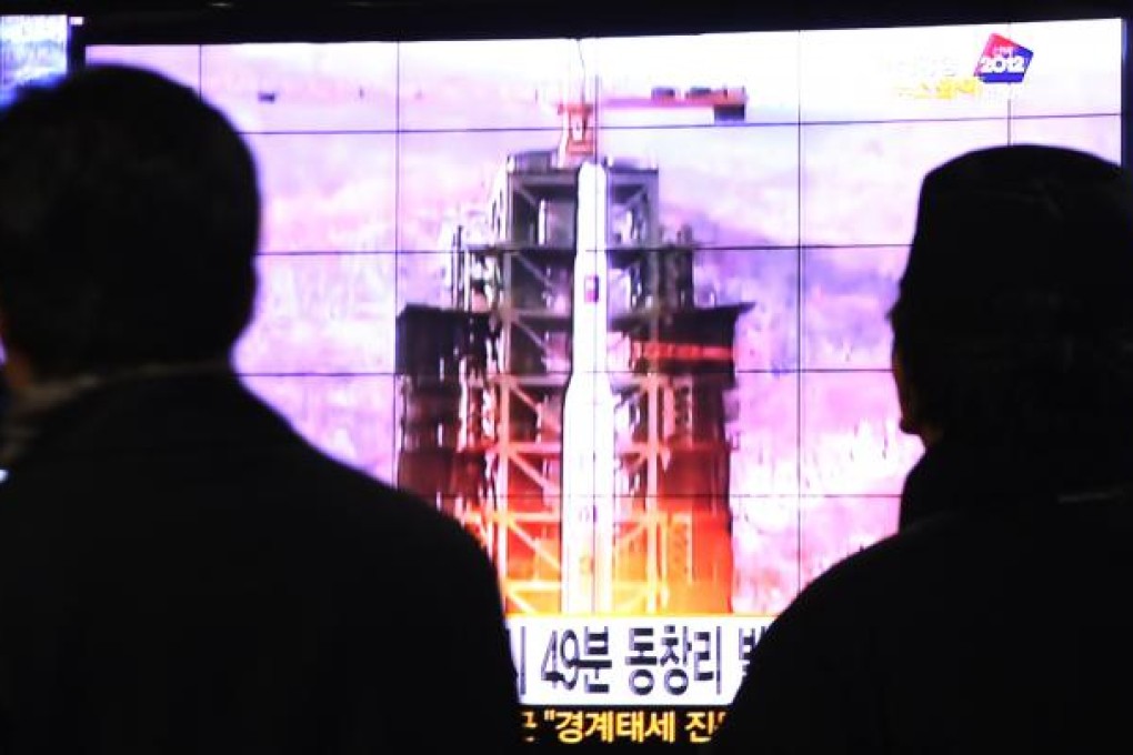 South Koreans watch a TV news reporting launch of the Unha rocket from Tongchang-ri, North Korea. Photo: AP