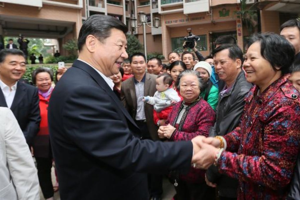 Xi Jinping talks with residents at a community in Shenzhen. Photo: Xinhua