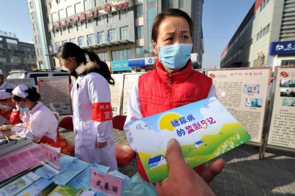 Nurses hand out brochures for diabetes monitoring during a free clinic service in Yinchuan, Ningxia. Photo: Xinhua