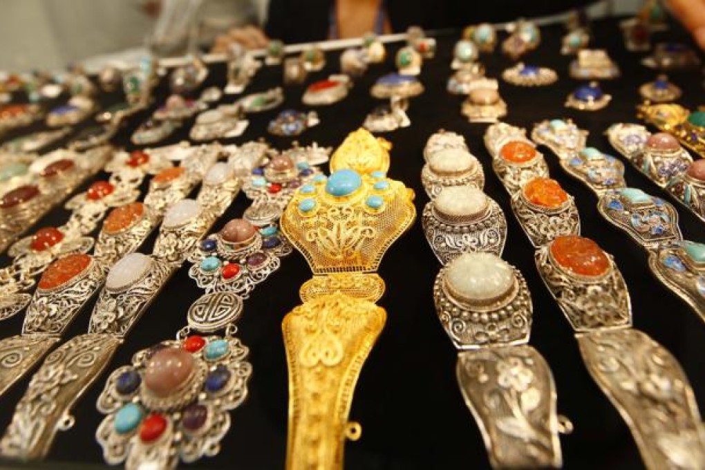 Exclude personal effects such as jewellery and antiques from the assets list, unless they are of high value.
