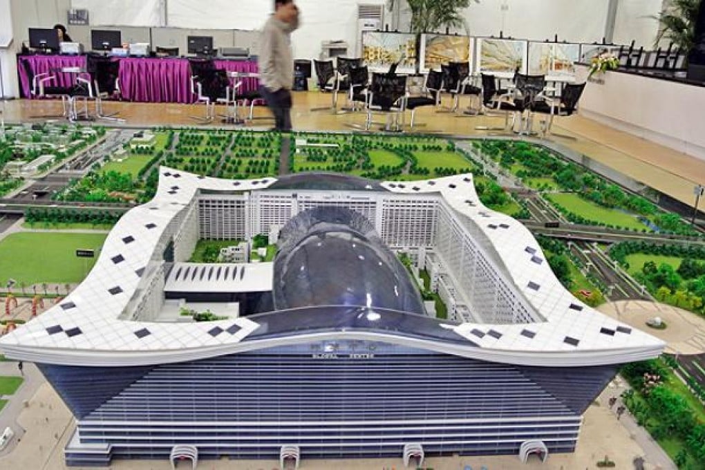 A man walks past a model of the world's biggest standalone building in Chengdu, southwest China's Sichuan province. Photo: AFP