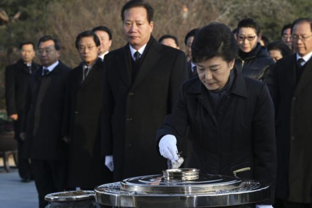 President-elect Park Geun-hye visits the National Cemetery to pay her respects to former presidents. Photo: Reuters