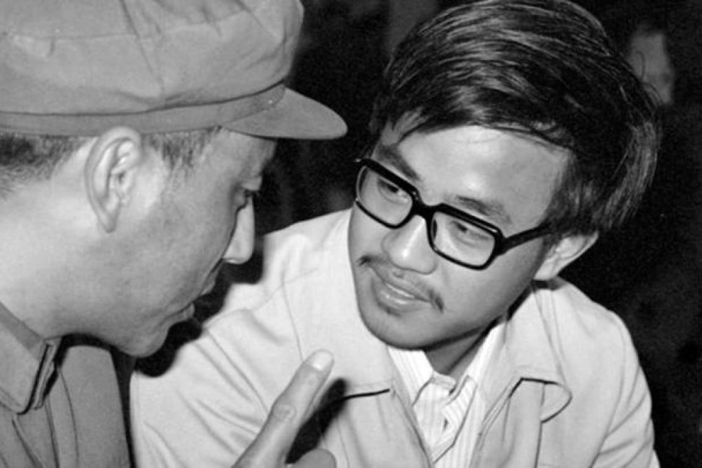 Hu Chunhua (right) at the end of his studies at Peking University in 1983, with a Tibetan military doctor at a Beijing forum. Photo: Xinhua