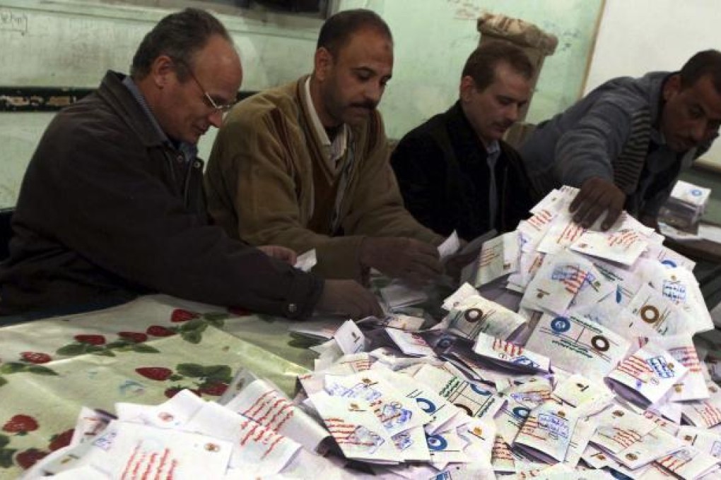 Officials count ballots after polls close on Saturday in Bani Sweif, about 115 km south of Cairo. Photo: Reuters