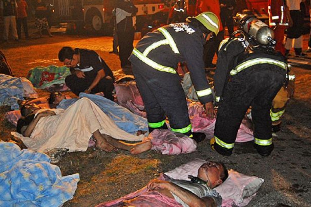 Tainan firemen tend to patients outside the Hsinying hospital after a fire in October. Photo: AFP