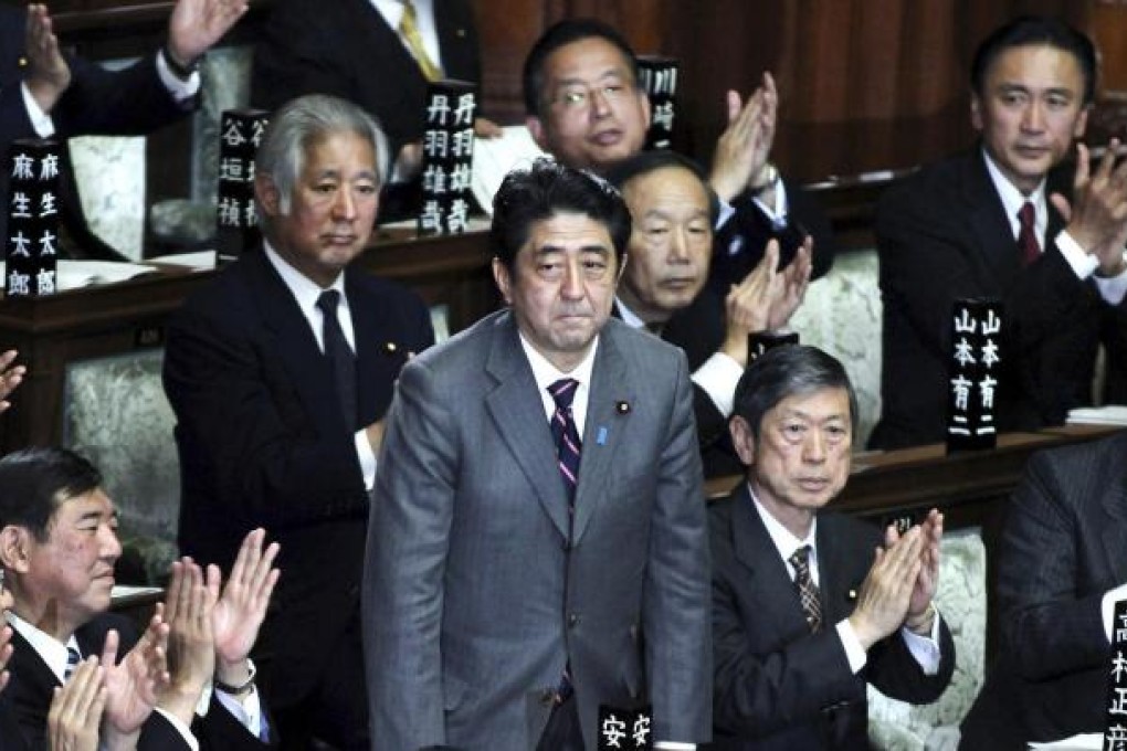 Lawmakers applaud Japan's new prime minister. Photo: Bloomberg
