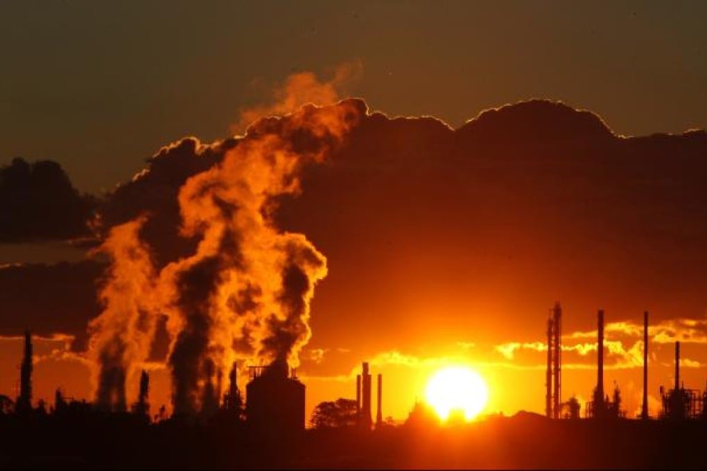 Steam and other emissions are seen coming from funnels at a chemical manufacturing facility in Melbourne June 24, 2009. Photo: Reuters