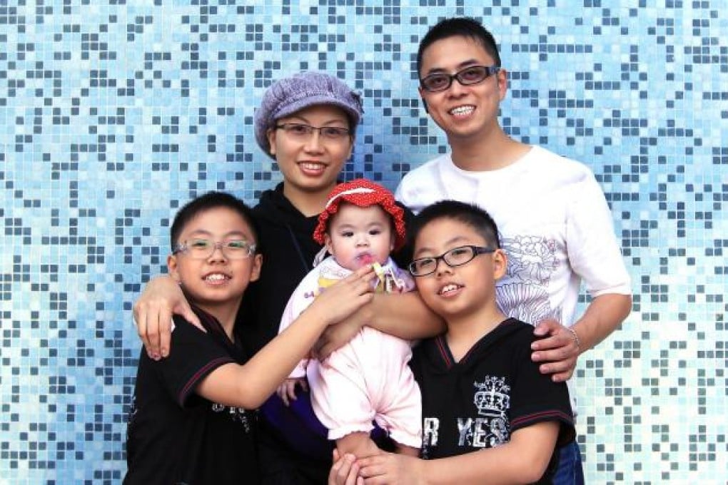 Yan Kam-wah and wife Lai Hoi-yan with baby daughter Tsz-wan and twin sons Ching-wai (left) and Tsz-yu (right). Photo: SCMP