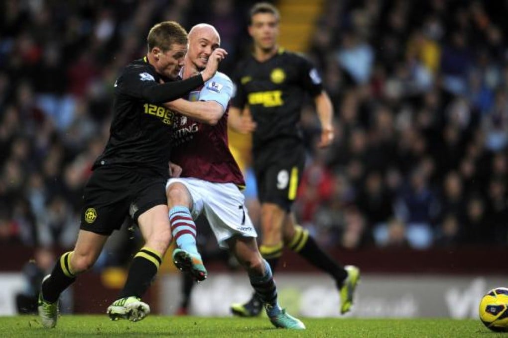 Aston Villa's Stephen Ireland is challenged by Wigan Athletic's James McCarthy. Photo: AP