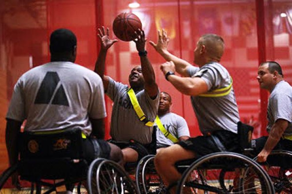 US soldiers, most suffering from amputations, burns and limb loss in Afghanistan play wheelchair basketball. Photo: AFP