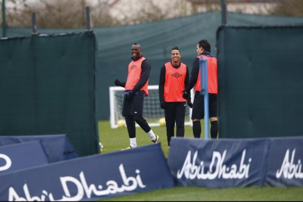 Manchester City's Mario Balotelli laughs with team mate Scott Sinclair yesterday despite Thursday's clash. Photo: Reuters