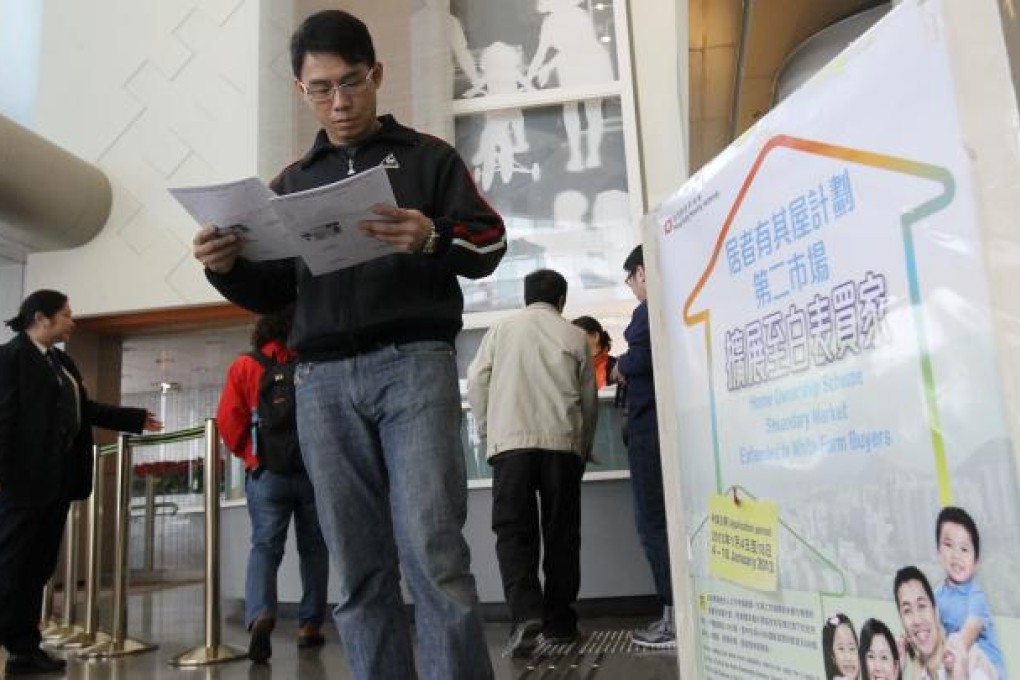 Prospective homebuyers look to HOS flats. Photo: Edward Wong