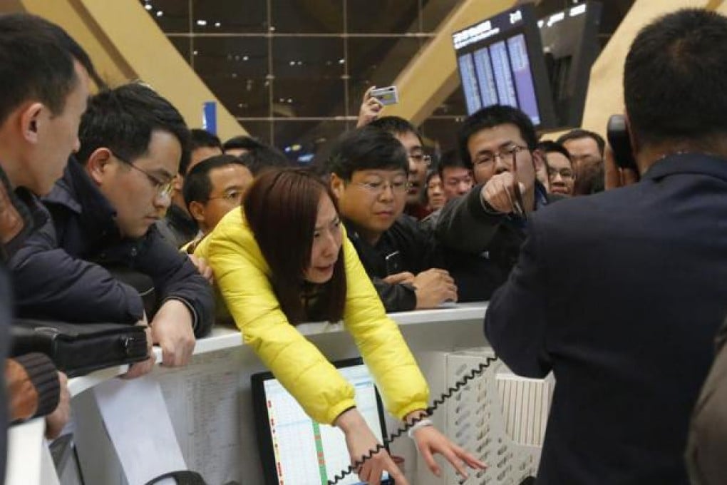Tempers run high with more than 10,000 passengers stranded in Kunming airport, some for up to three days. Photo: SCMP