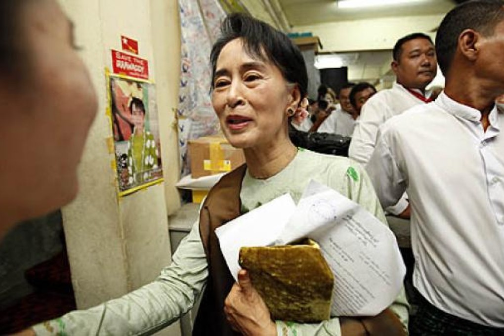 Aung San Suu Kyi shakes hand with a party member after a ceremony to mark Myanmar's independence day in Yangon on Friday. Photo: EPA