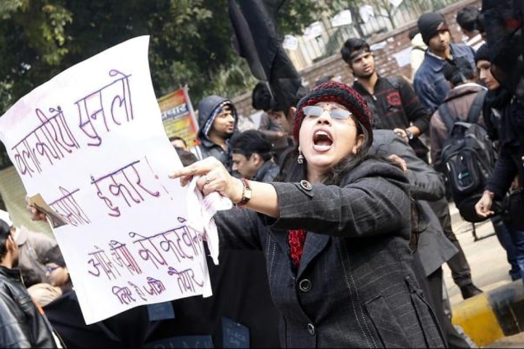 An Indian protester holds a placard and shouts slogans demanding the justice for the late gang rape victim. Photo: EPA