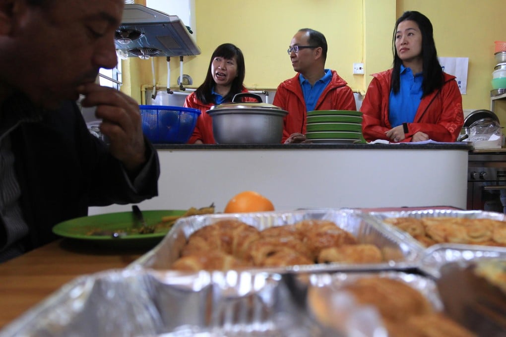 Kowloon Shangri-la volunteers distribute food to refugees and asylum seekers. Photo: Jonathan Wong