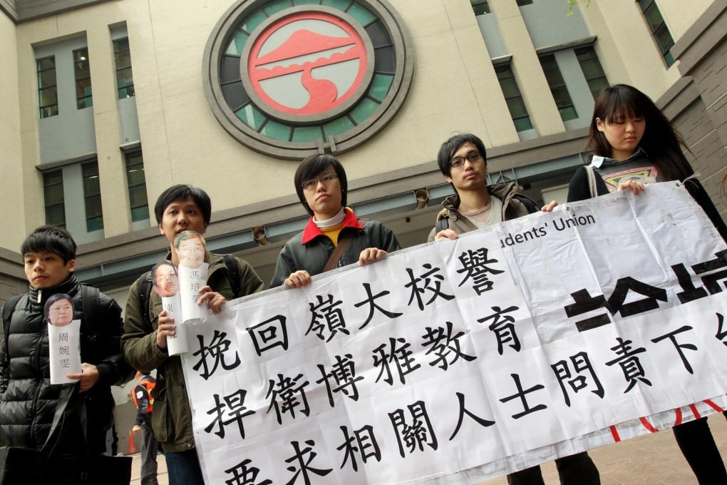 Lingnan University students demand heads roll yesterday after more than 8,000 students were accepted for 5,800 places. Photo: K. Y. Cheng